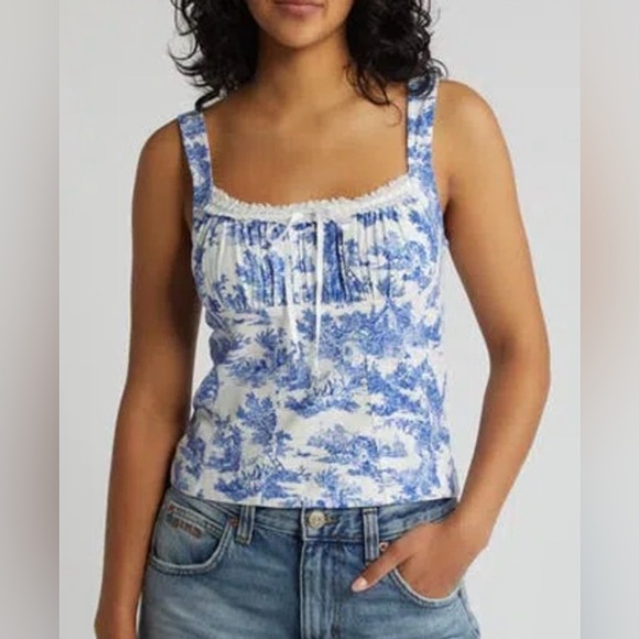 Kimchi Blue Tops - Kimchi Blue
Women's Blue Lennon Ceramic Print Linen Cami Top
